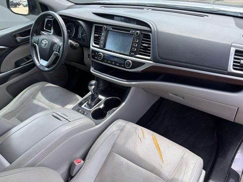 Used 2016 Toyota Highlander Limited Platinum FWD image 27