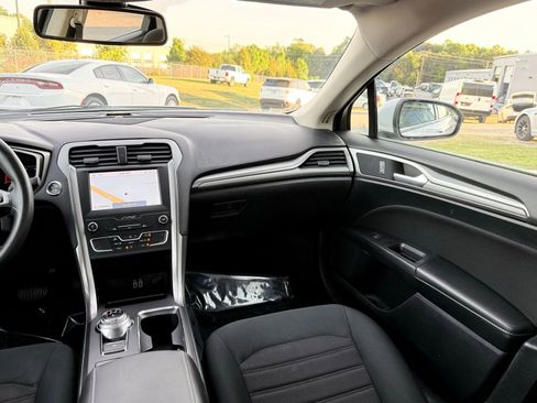 Used 2020 Ford Fusion SE FWD image 22