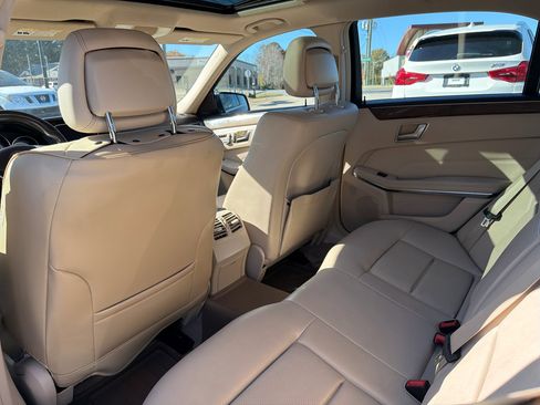 Used 2014 Mercedes-Benz E 350 4MATIC Sedan image 11