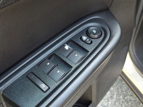 Used 2011 Chevrolet Traverse LT w/ Personal Connectivity Package FWD image 26