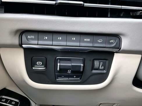 Used 2025 Cadillac Escalade Sport Platinum w/ LPO, Floor Liner Package AWD/4WD image 34