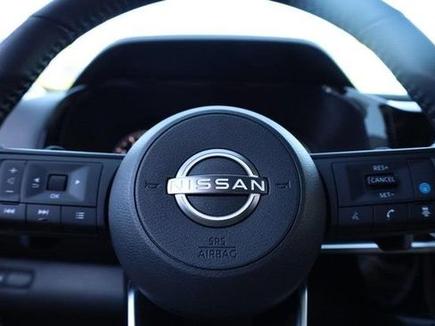 Certified 2025 Nissan Pathfinder SV FWD image 11
