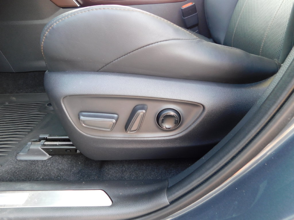 Used 2023 Toyota Venza Limited AWD/4WD image 14
