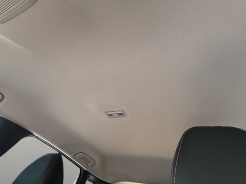 Used 2025 Nissan Kicks SR FWD image 32