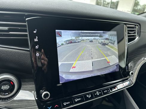 Used 2022 Jeep Wagoneer Series III w/ Flexible Seating Group image 18