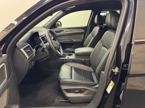 Used 2022 Volkswagen Atlas Cross Sport SE FWD image 14
