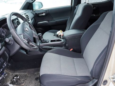 Used 2020 Toyota Tacoma w/ TRD Off-Road Package image 4