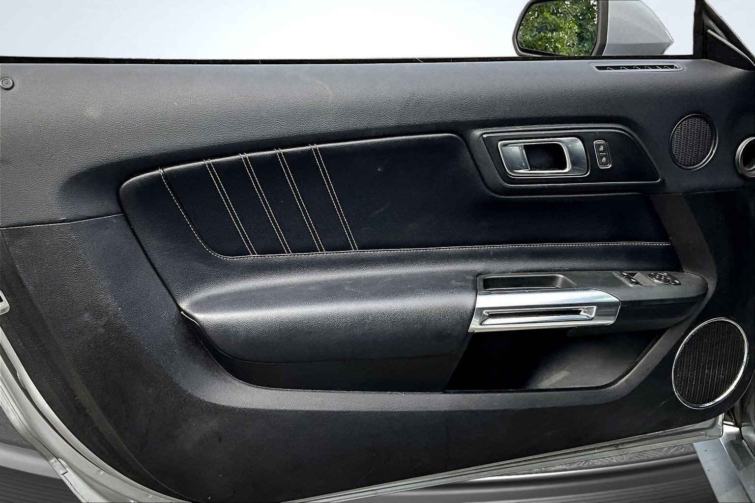 Used 2022 Ford Mustang Premium RWD image 17