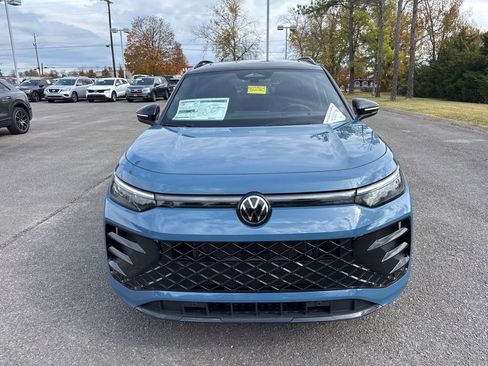 New 2026 Volkswagen Tiguan SE R-Line FWD image 2