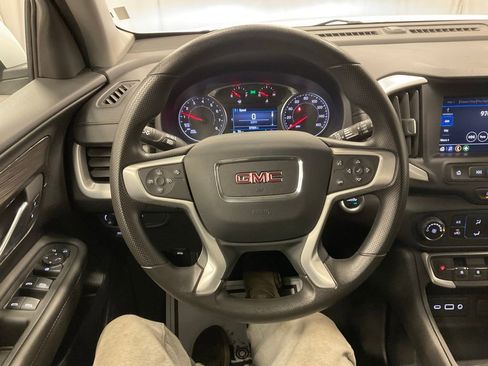 Used 2024 GMC Terrain SLE image 2
