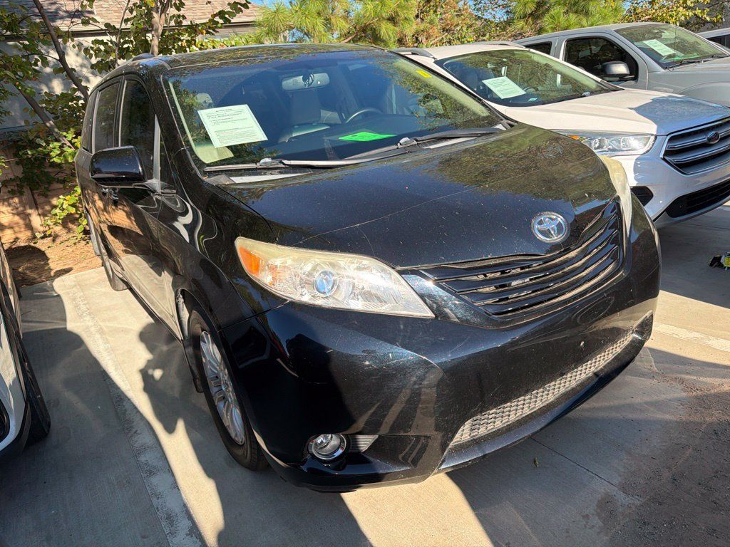 Used 2015 Toyota Sienna XLE w/ XLE Navigation Package FWD image 2