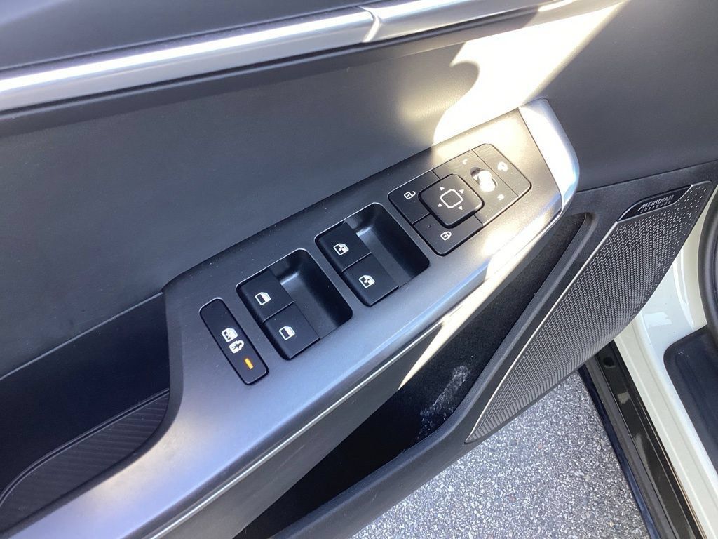 Used 2024 Kia EV6 Wind w/ Wind Technology Package AWD/4WD image 12