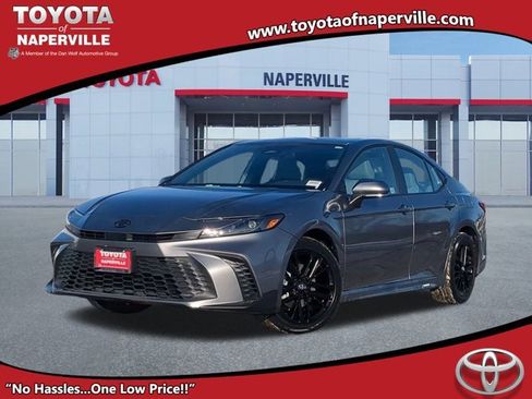 Used 2026 Toyota Camry SE image 1