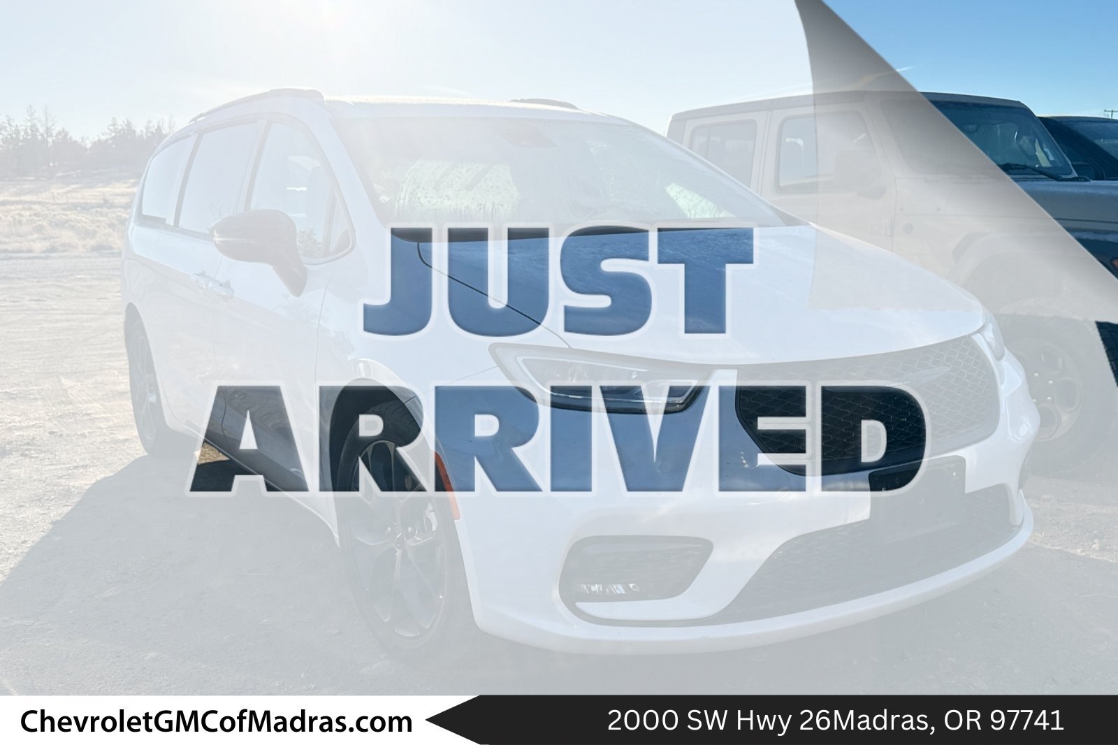 Used 2025 Chrysler Pacifica Limited FWD image 1