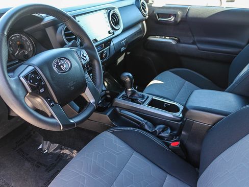 Used 2022 Toyota Tacoma TRD Off-Road image 18