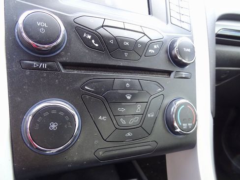 Used 2015 Ford Fusion SE w/ Equipment Group 201A image 11