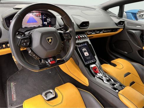 Used 2020 Lamborghini Huracan EVO RWD image 18