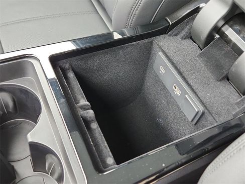 Used 2024 Land Rover Range Rover Velar Dynamic SE image 19