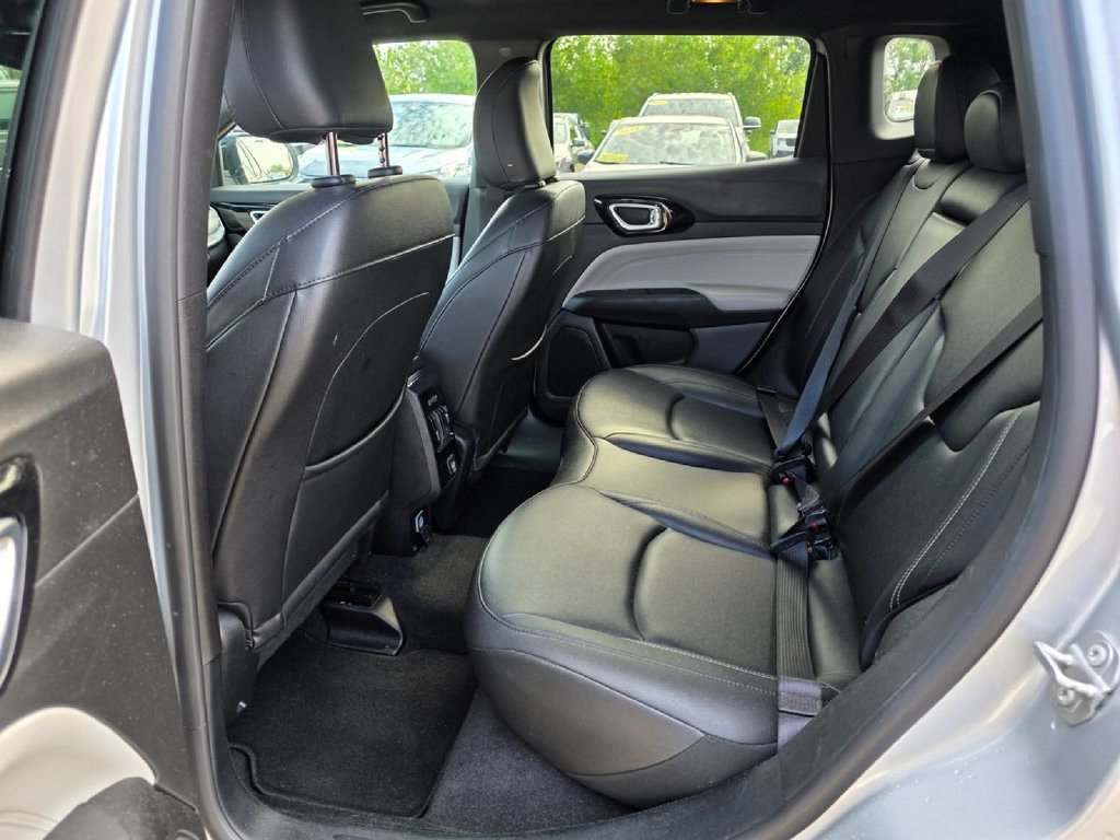 Used 2025 Jeep Compass Limited AWD/4WD image 16
