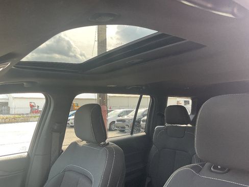 Used 2024 Jeep Grand Cherokee L Laredo w/ Luxury Tech Group I AWD/4WD image 14
