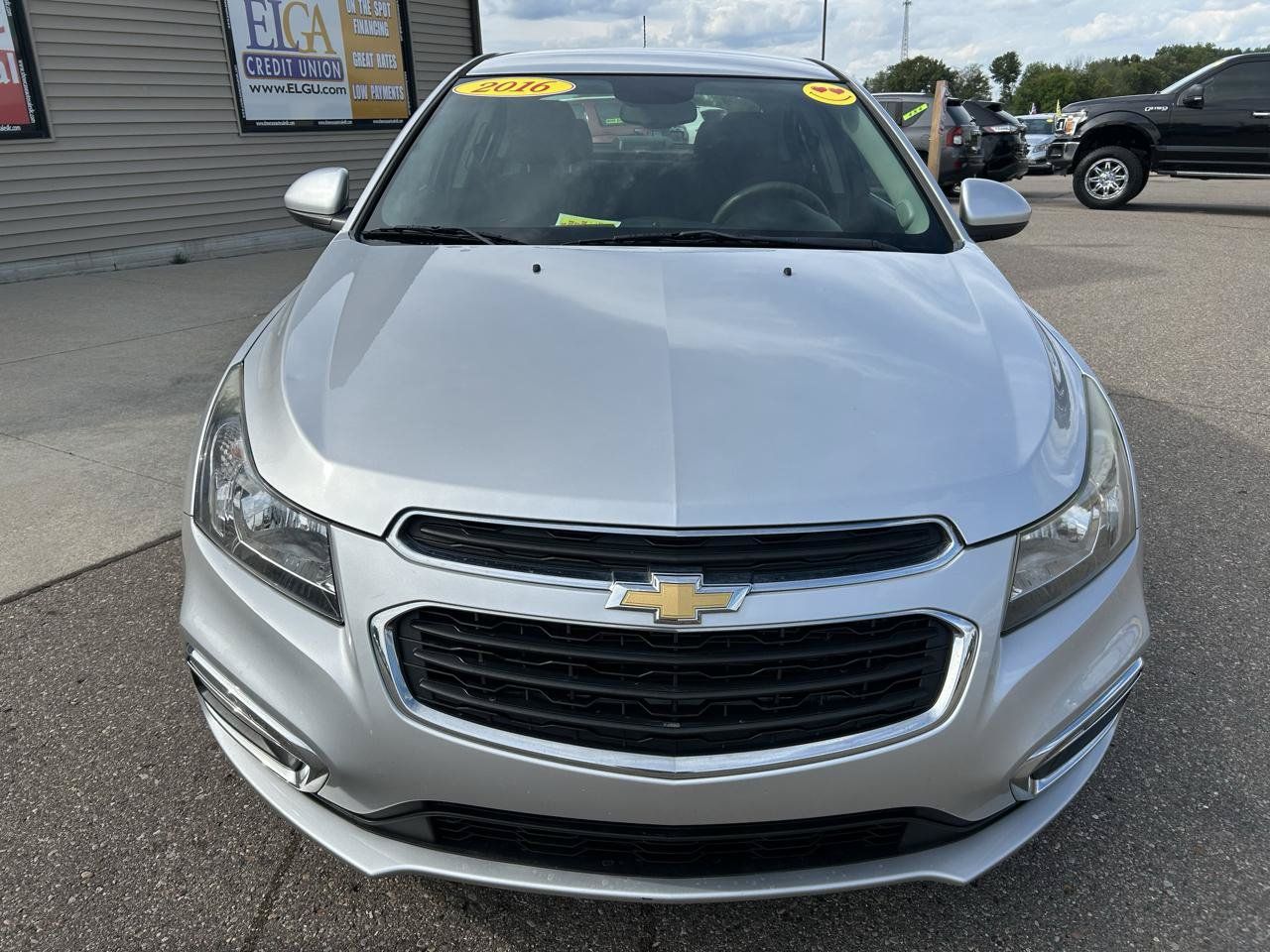 Used 2016 Chevrolet Cruze LT FWD image 2