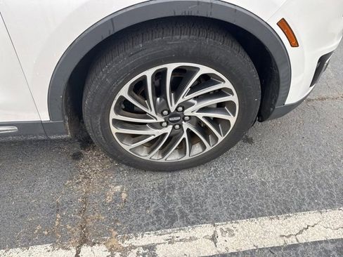 Used 2019 Lincoln Nautilus Reserve image 16