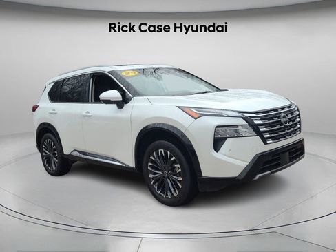 Used 2025 Nissan Rogue Platinum w/ Platinum Premium Package image 9