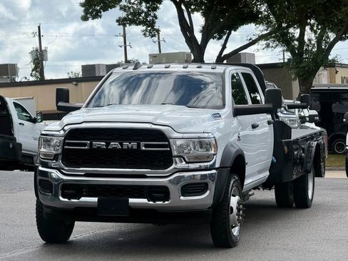 Used 2022 RAM 5500 Tradesman w/ Chrome Appearance Group AWD/4WD image 3
