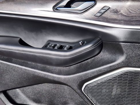 Used 2024 Jeep Grand Cherokee Limited 4xe image 7