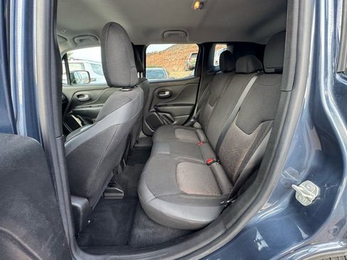 Certified 2023 Jeep Renegade Latitude image 10