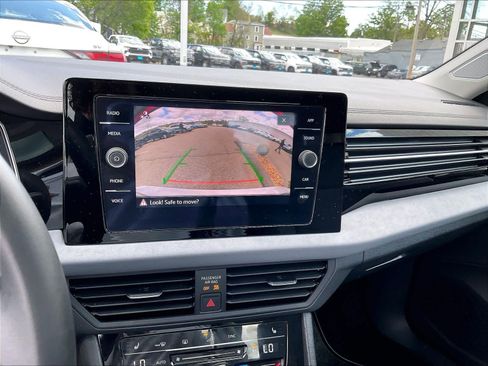 Used 2025 Volkswagen Jetta SE FWD image 19