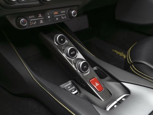 Used 2019 Ferrari Portofino Base image 37