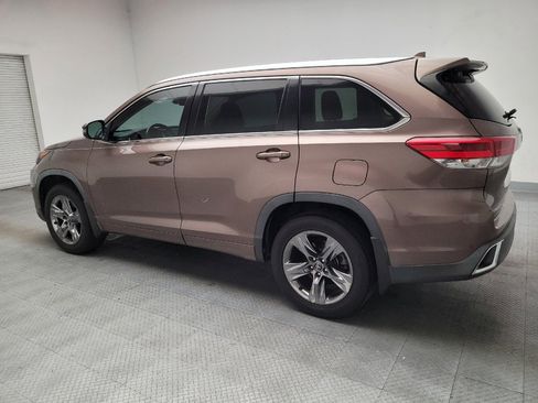 Used 2018 Toyota Highlander Limited Platinum FWD image 3