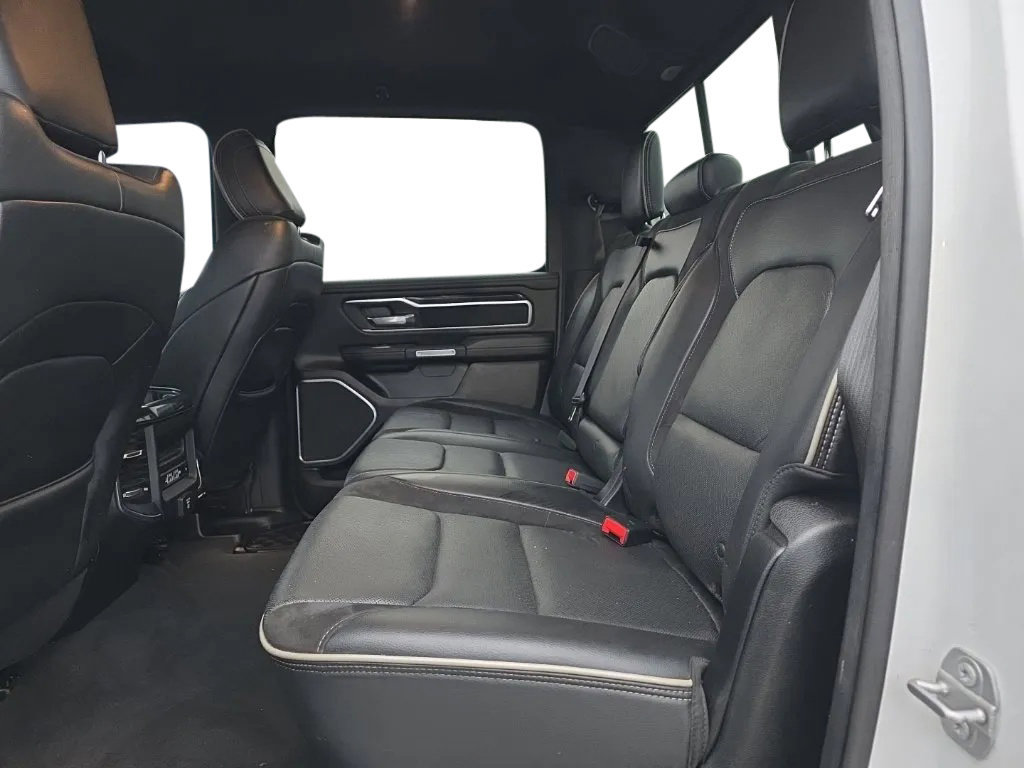 Used 2019 RAM 1500 Laramie AWD/4WD image 18