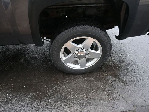 Used 2011 Chevrolet Silverado 2500 LT w/ Interior Plus Package image 27