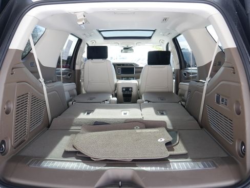 Used 2024 GMC Yukon Denali w/ Max Trailering Package image 8