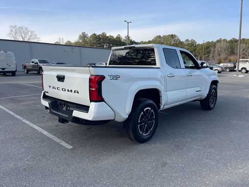 Used 2024 Toyota Tacoma TRD Sport w/ TRD Sport Upgrade Package image 5