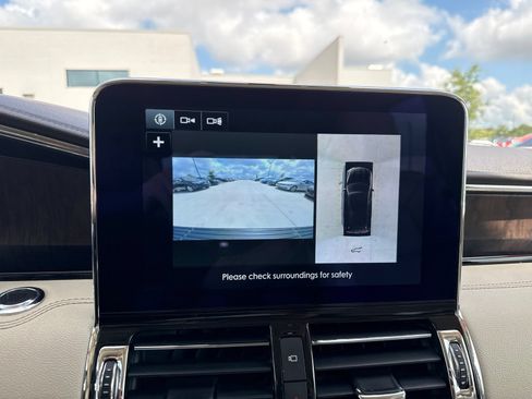 Used 2018 Lincoln Navigator Select w/ Technology Package RWD image 12