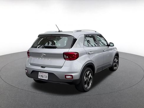 Used 2025 Hyundai Venue SEL FWD image 15