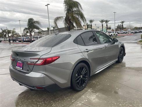Used 2025 Toyota Camry SE image 8
