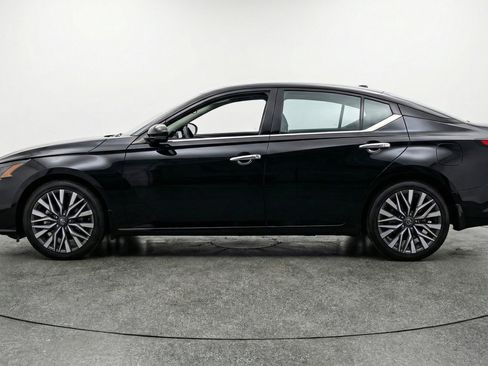 Used 2025 Nissan Altima 2.5 SV FWD image 5