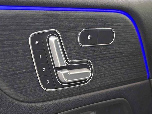 Used 2020 Mercedes-Benz GLB 250 4MATIC image 23