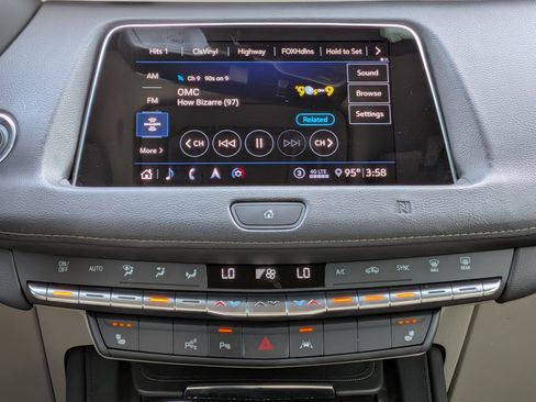 Certified 2020 Cadillac XT4 Premium Luxury w/ Enhanced Visibility Package FWD image 19