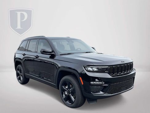 New 2025 Jeep Grand Cherokee Altitude image 2
