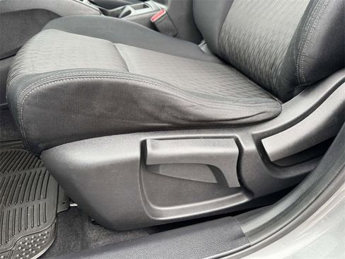 Used 2017 Nissan Rogue S image 19