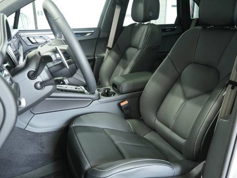 New 2025 Porsche Macan image 5