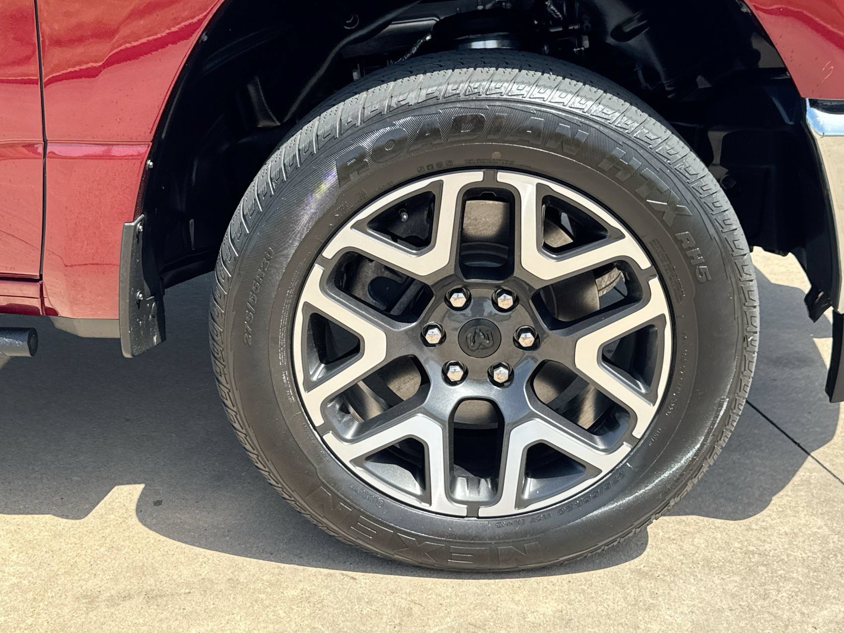 Used 2024 RAM 1500 Laramie AWD/4WD image 10