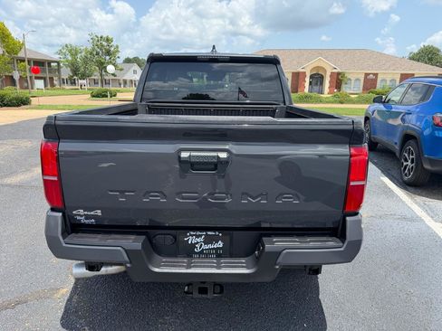 Used 2025 Toyota Tacoma SR5 AWD/4WD image 6