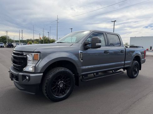 Used 2022 Ford F350 XLT w/ Black Appearance Package AWD/4WD image 4