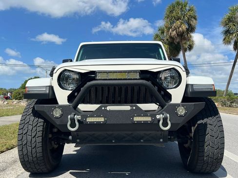 Used 2020 Jeep Gladiator Sport w/ Quick Order Package 24S image 3